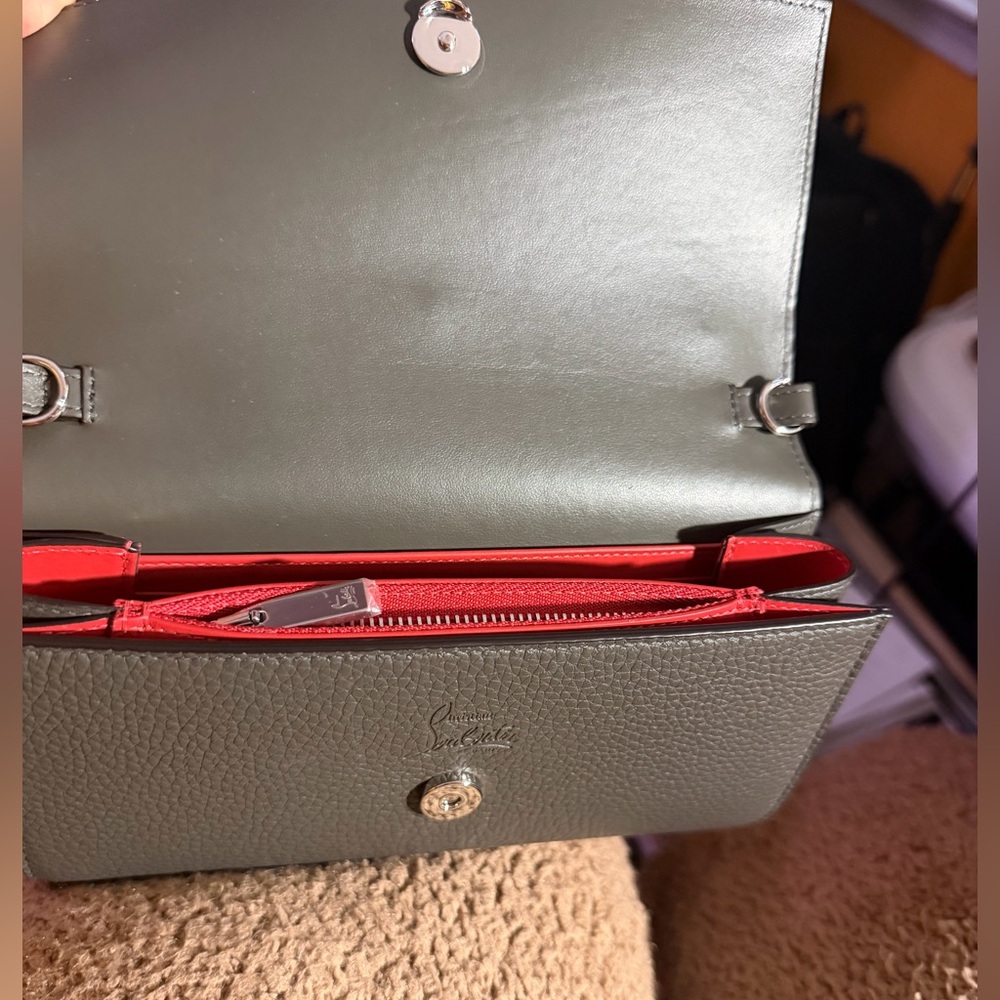 Christian Louboutin
Paloma leather handbag - Picture 4 of 7